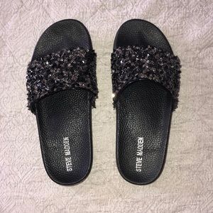 Shiny black slides 🎱